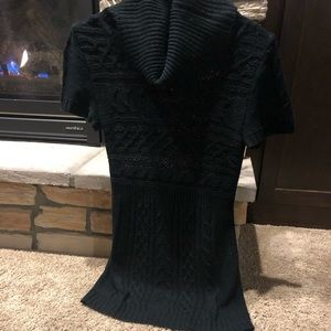 Black shortsleeved turtle neck